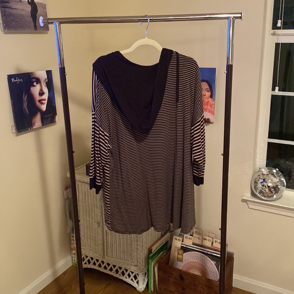 Hooded pullover! - Picture 2 of 2